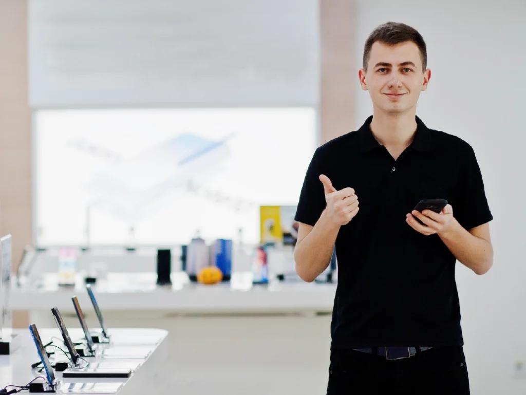 man using a celphone
